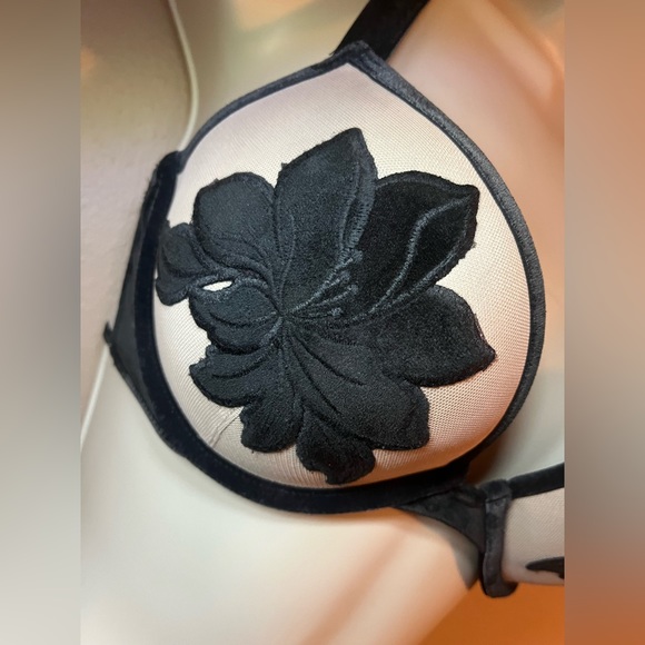 Victoria’s Secret bra - Picture 3 of 4